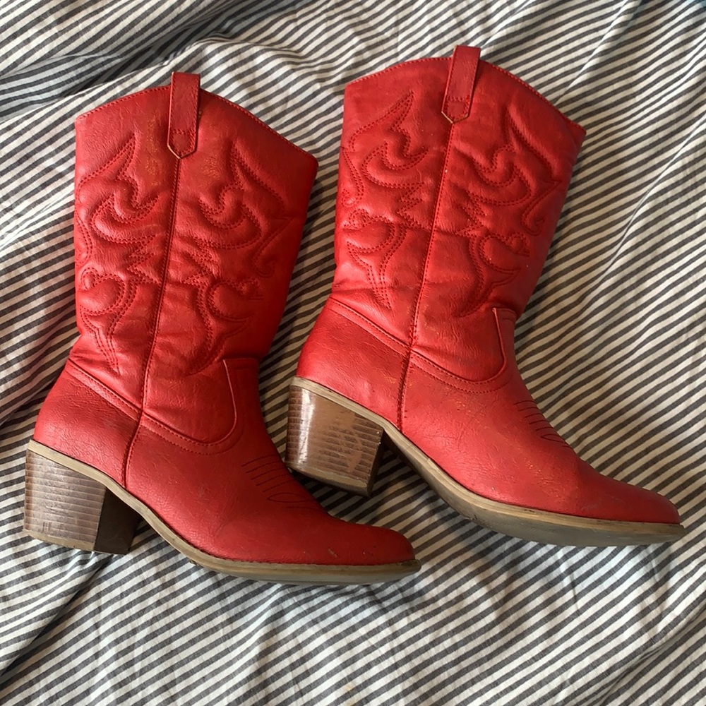 Red cowboy boots size 9